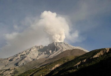 Perú eleva a ‘naranja’ el nivel de alerta por la actividad del volcán Ubinas