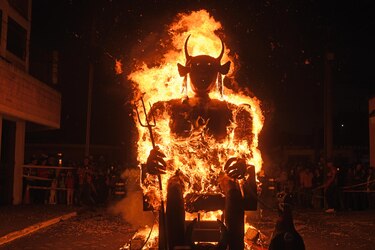 Guatemaltecos queman ‘al diablo y a la corrupción’ en festividad de fin de año