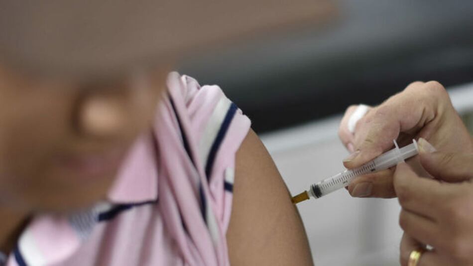 Viajeros a Brasil deben vacunarse contra fiebre amarilla