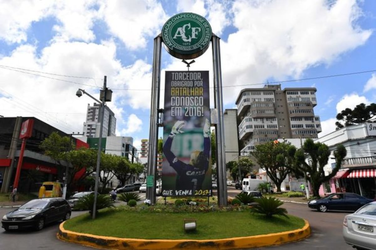 Autoridades colombianas reportan 71 muertos en accidente aéreo del Chapecoense