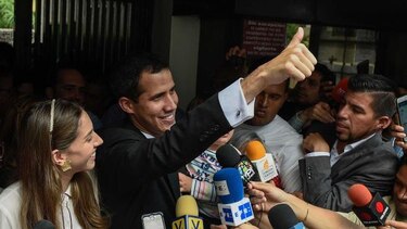 Juan Guaidó desafía prohibición de Nicolás Maduro a ayuda