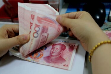 China devalúa su moneda 2%, el mayor cambio en 10 años