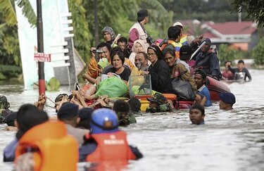 Al menos 59 muertos en Indonesia por inundaciones y deslizamientos