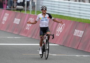 El ciclista ecuatoriano Richard Carapaz gana prueba de ruta; panameño Jurado no termina la carrera