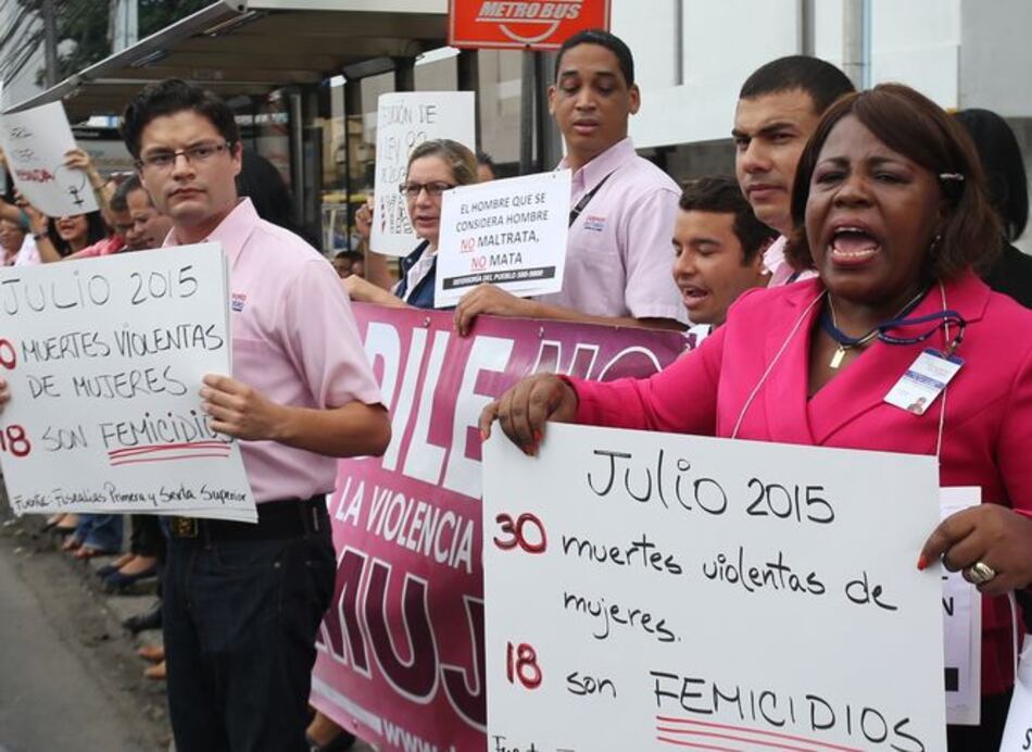 Reclaman reglamentar ley  sobre   feminicidios