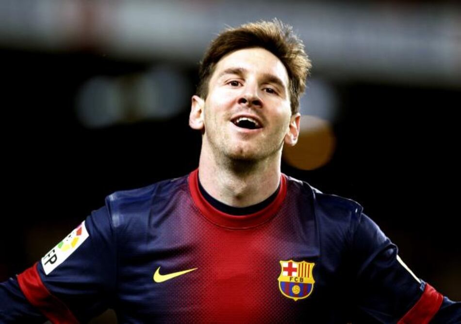 Messi se tatúa manos y pierna izquierda con nombre de su hijo