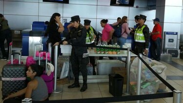 Tocumen a oscuras y los pasajeros se impacientan