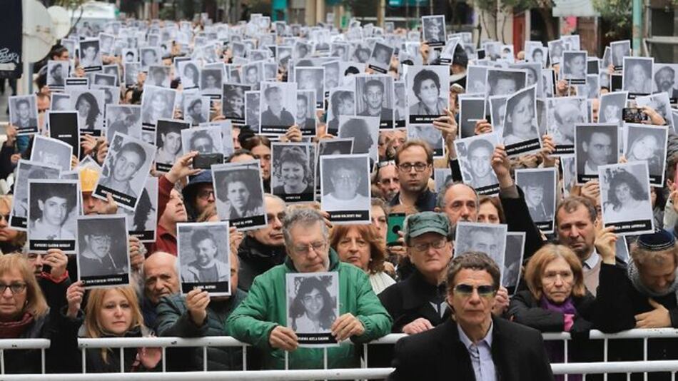 Reclaman justicia tras 25 años del ataque a la AMIA