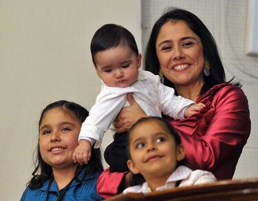 Perú: Juez ordena a ex primera dama que regrese de Suiza