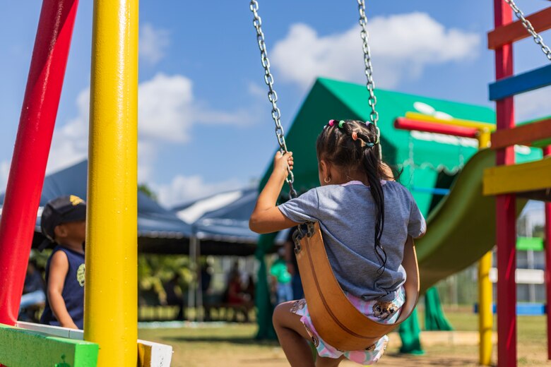 Banesco Panamá presenta en Vista Alegre su segundo Parque de Amor, hecho 100% con descartes plásticos