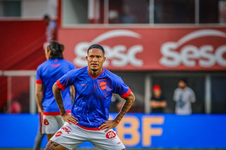 Eric Davis marca de tiro libre en triunfo de Vilanova que sigue en carrera por ascender al Brasileirao