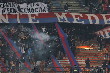 Cancelan el partido entre Medellín y Flamengo por desmanes en una tribuna