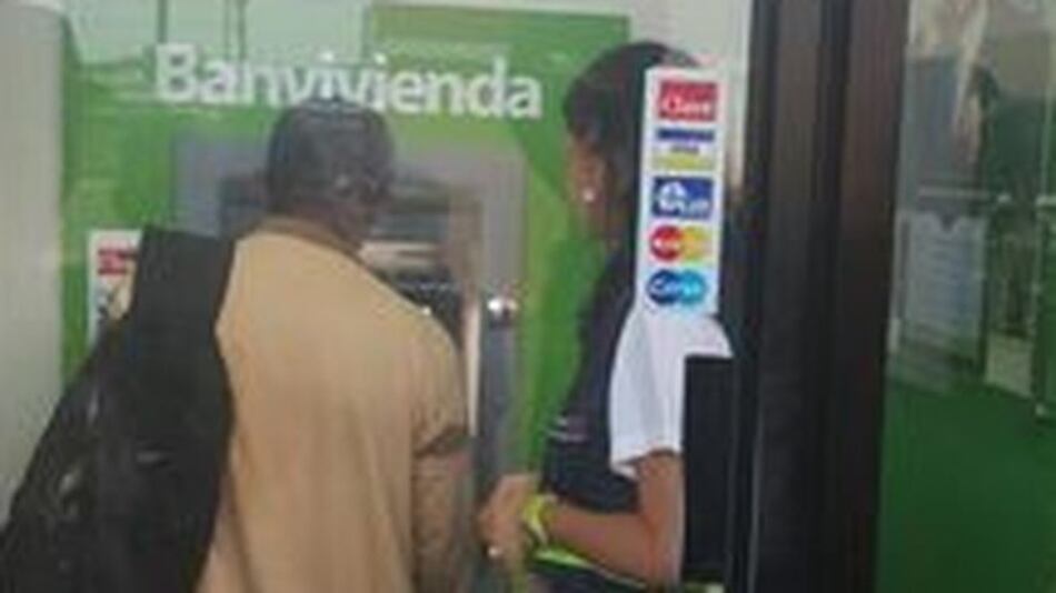 Mides realiza primer pago por tarjeta clave del programa 120 a los 65