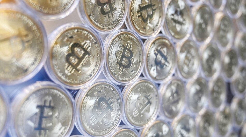 Bitcóin gana valor y se acerca a capitalización de grandes empresas