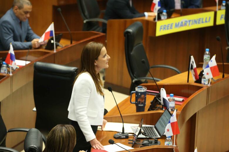 Diputados de la Asamblea proponen voto de censura contra el canciller Martínez Acha