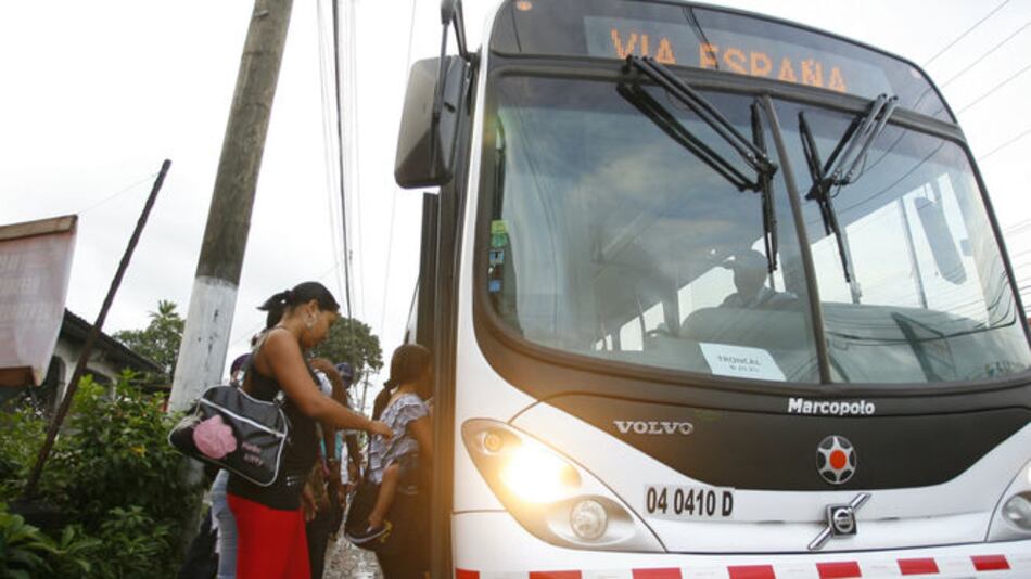 Mitradel anuncia arbitraje; conductores mantienen huelga