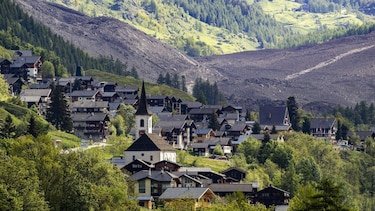Cómo el derretimiento de los glaciares amenaza la idílica vida en los Alpes que define a Suiza