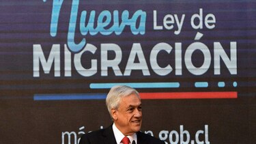 Visa especial a venezolanos y trabas a haitianos levantan polémica en Chile