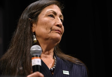 Biden elige a Haaland como la primera indígena en dirigir la Secretaría del Interior