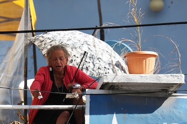 Española de 84 años completa una semana en el techo de sede de DDHH en disputa en Bolivia