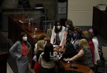 Pleno discute en segundo debate proyecto que castiga la violencia política contra la mujer