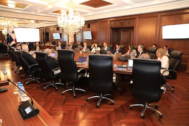 Se suspende la licitación del Meduca para el servicio de internet en las escuelas, por burlas a la ley y a la AIG