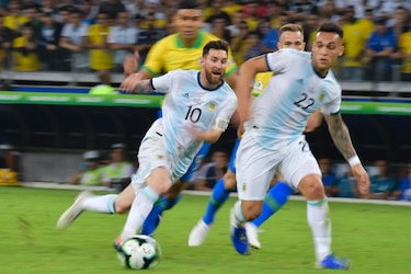 ¿Son compatibles Messi y Lautaro Martínez?