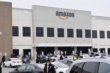 Amazon prohíbe a la policía de EU usar su tecnología de reconocimiento facial