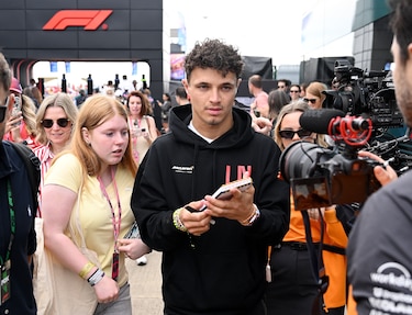 Norris por delante de los Ferrari en Silverstone; Alonso duodécimo y Sainz decimosexto