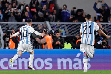 Scaloni confirma que Messi viajará a La Paz, pero pone en duda su titularidad