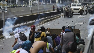 Protesta contra Maduro deriva en nuevo ataque a la oposición