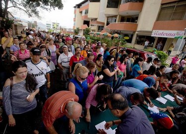 Oposición afirma que consiguió casi 2 millones de firmas para revocatorio