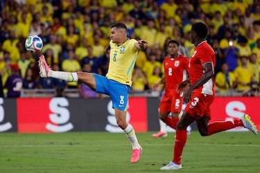 Córdoba y Andrade reconocen errores en la derrota ante Brasil