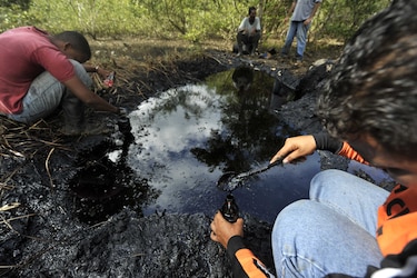 35 horas para llegar al pozo petrolero en Darién
