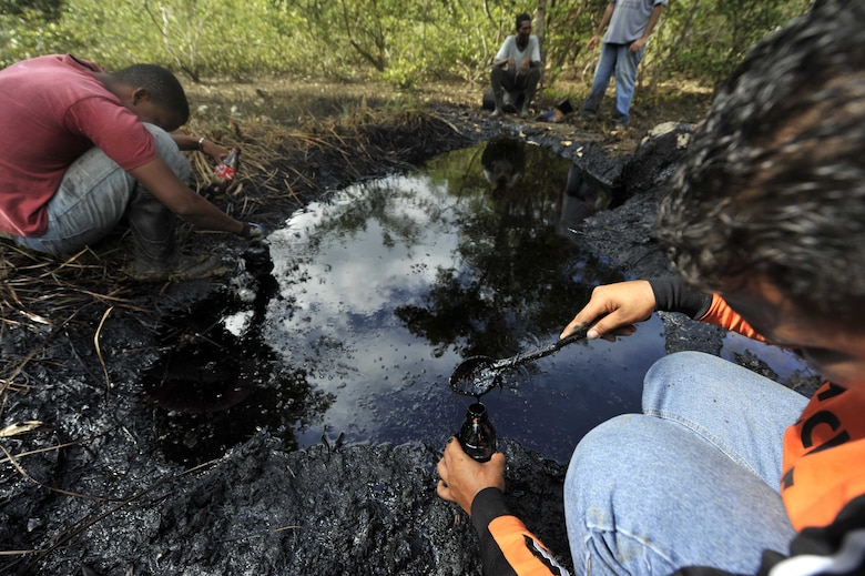35 horas para llegar al pozo petrolero en Darién