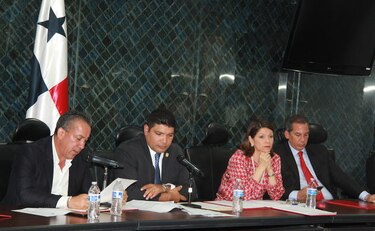 Diputados modifican proyecto de ley sobre décimo tercer mes adeudados