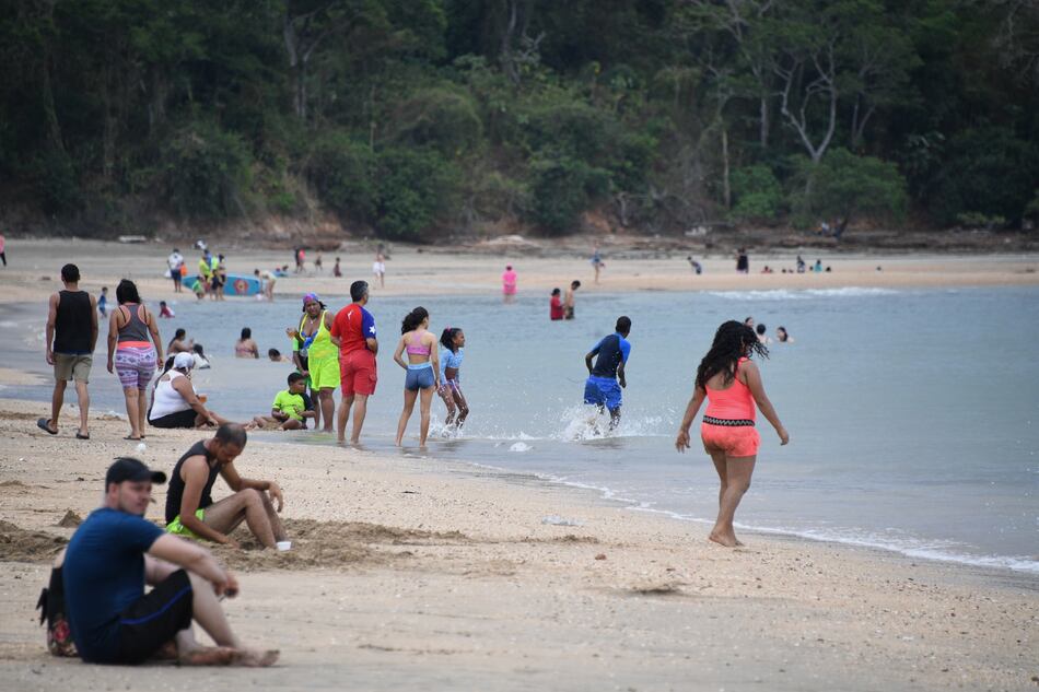 Piden a Leblanc que no permita cobro de playas