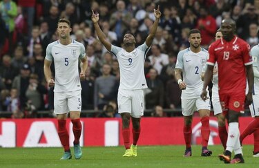 Inglaterra estrena técnico con una victoria