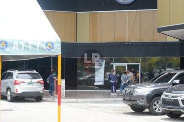 Tras los allanamientos en las oficinas de la ATTT se aprehenden a dos sospechosos; uno es un funcionario de la entidad