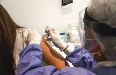 2 mil   personas participan  en  ensayo  de vacuna    CureVac