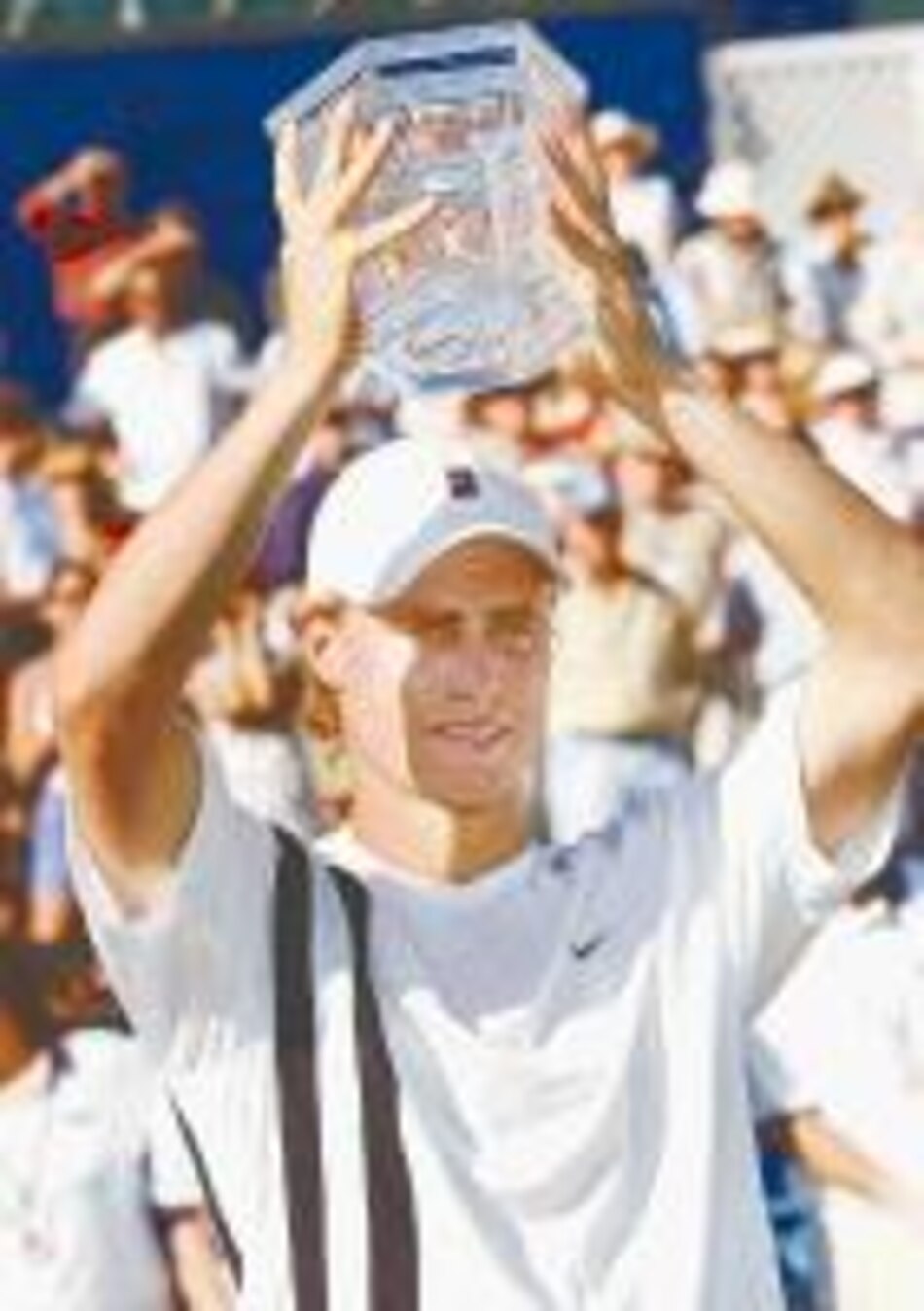 Lleyton Hewitt vence a Philippoussis