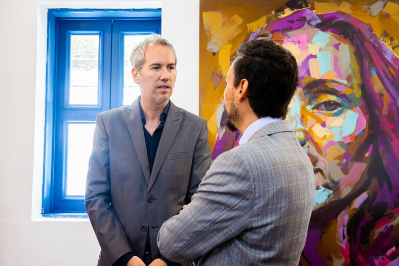 Literatura en pinceladas: la exposición de Alberto Ramírez Leg