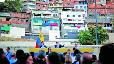 Entre diálogos y protestas