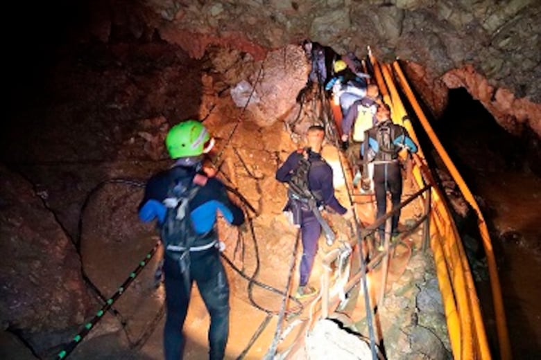 Tailandia: evacuan área de la cueva para ayudar a los niños y a entrenador