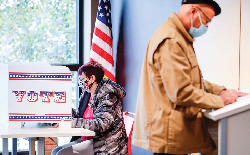 Trump mantiene los ataques; Biden se queda otro día en casa