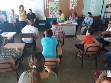 Padres reclaman auditoría en escuela de Los Pozos