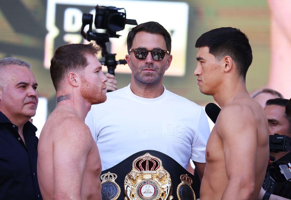 ‘Canelo’ Álvarez y Bivol superan la báscula antes de su pelea en Las Vegas