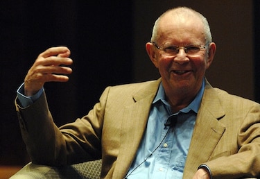 Murió el aclamado novelista sudafricano Wilbur Smith a los 88 años