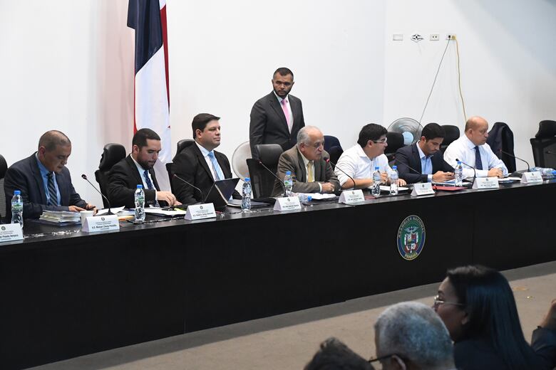 Partidos evaden polémica por ley que exoneraría a Martinelli y Varela de casos de corrupción