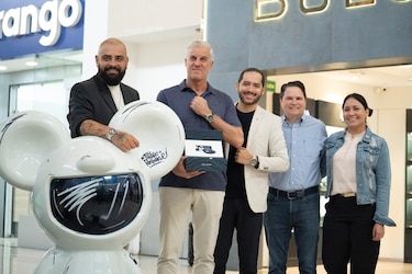 Arte pop y exploración lunar en la nueva cápsula de Bulova: Thiago Rosinhole y Budii celebran en Panamá los 150 años de la marca